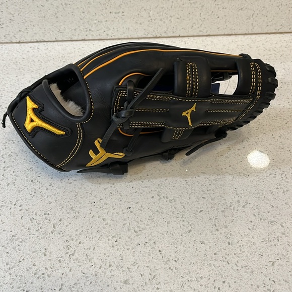 Mizuno baseball glove - Picture 2 of 4